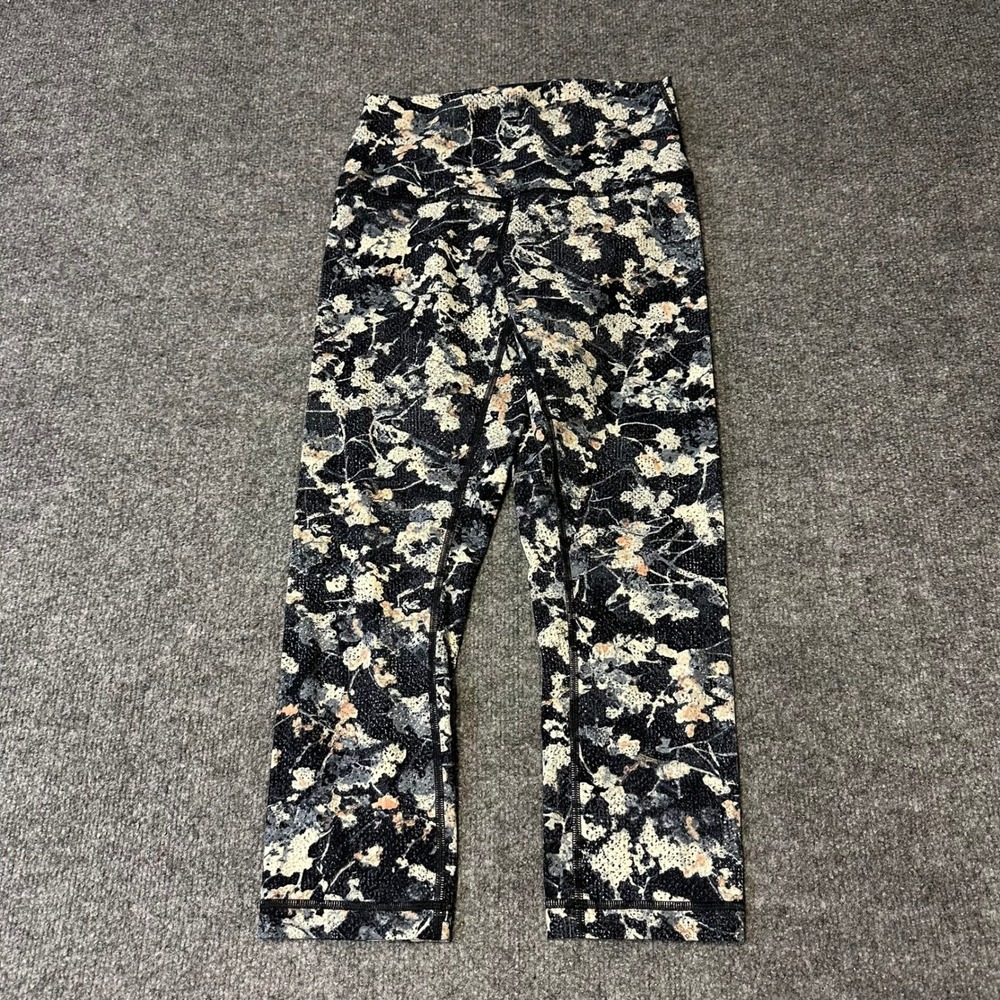Lululemon Leggings Womens Size 6 Black White Floral High Rise Crop Athletic Yoga